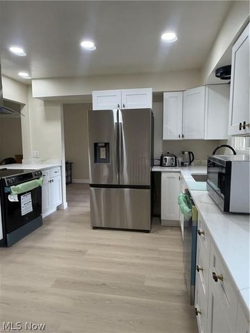 1139 N Skyline Drive, Seven Hills, OH 44131