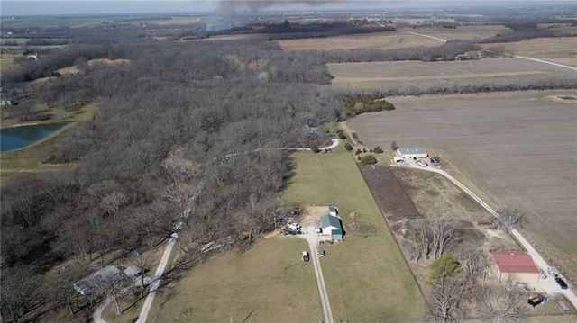 26552 Waverly Road, Paola, KS 66071