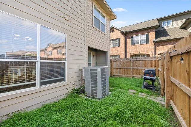 1425 West Villa Maria Road 904, Bryan, TX 77801