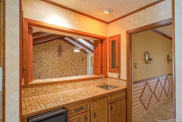 6303 LAKEWOOD PARK, Windcrest, TX 78239