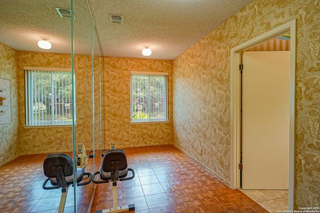 6303 LAKEWOOD PARK, Windcrest, TX 78239