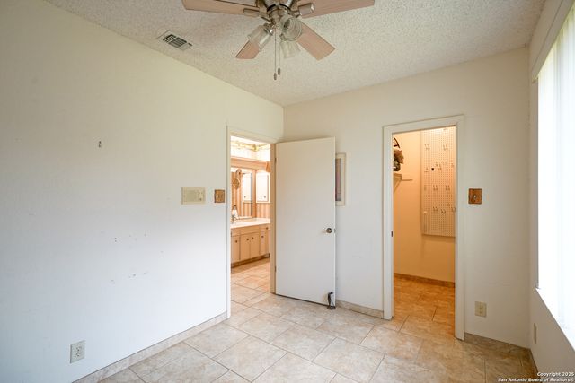 6303 LAKEWOOD PARK, Windcrest, TX 78239