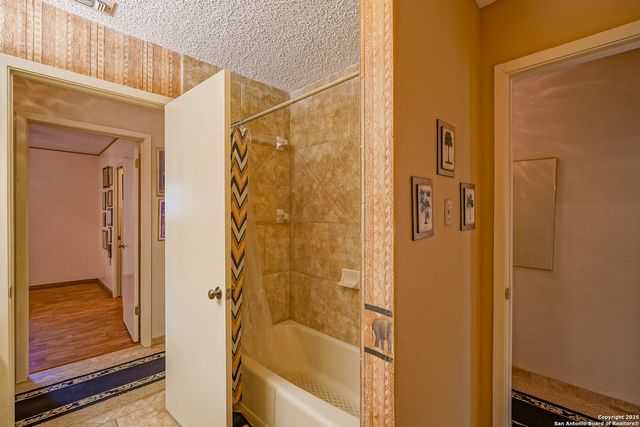 6303 LAKEWOOD PARK, Windcrest, TX 78239