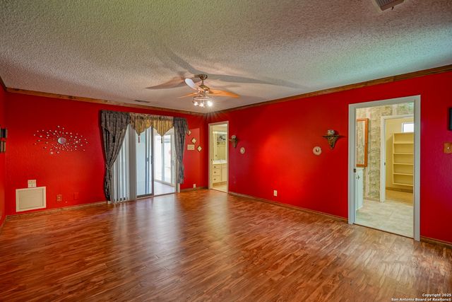6303 LAKEWOOD PARK, Windcrest, TX 78239