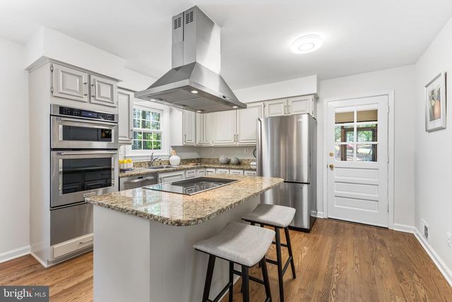 9200 RIPPLE BROOK RD, Great Falls, VA 22066