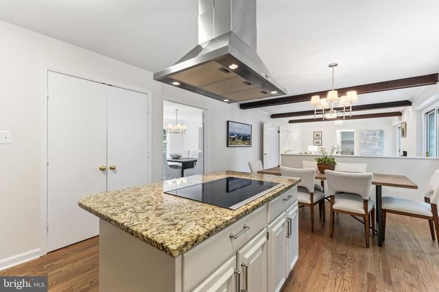 9200 RIPPLE BROOK RD, Great Falls, VA 22066