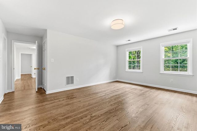9200 RIPPLE BROOK RD, Great Falls, VA 22066