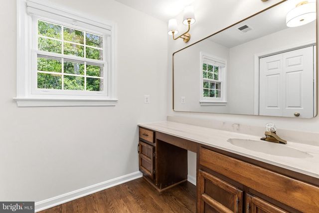 9200 RIPPLE BROOK RD, Great Falls, VA 22066