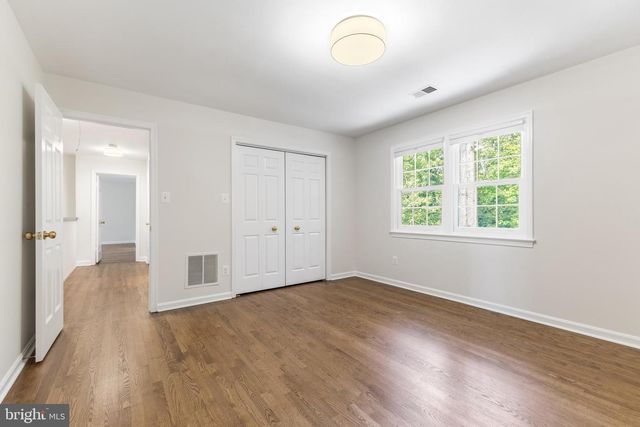 9200 RIPPLE BROOK RD, Great Falls, VA 22066