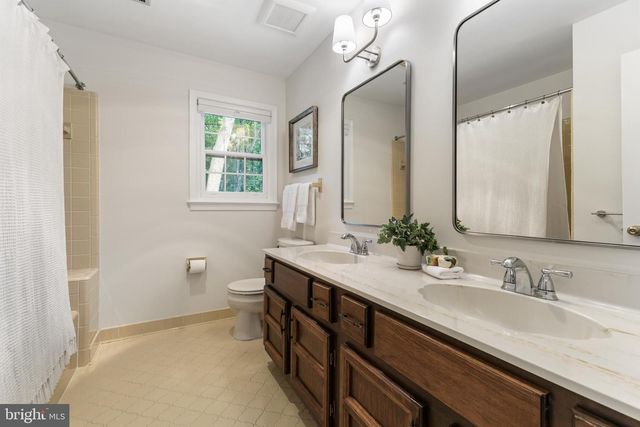 9200 RIPPLE BROOK RD, Great Falls, VA 22066