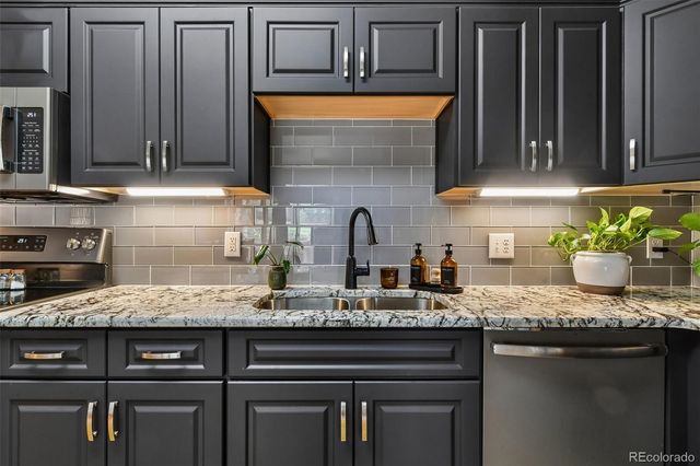 22920 E Roxbury Drive E, Aurora, CO 80016