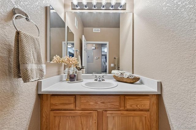 22920 E Roxbury Drive E, Aurora, CO 80016