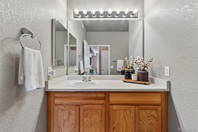 22920 E Roxbury Drive E, Aurora, CO 80016