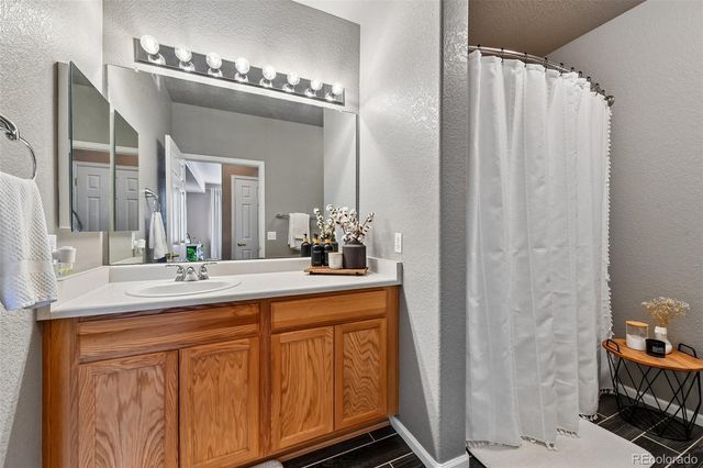 22920 E Roxbury Drive E, Aurora, CO 80016