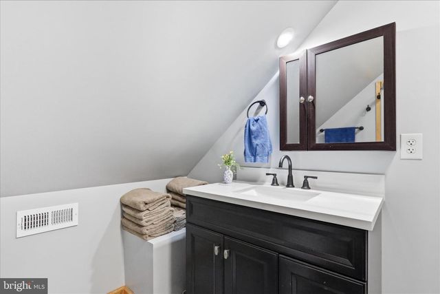 8315 SUPINLICK RIDGE RD, Mt Jackson, VA 22842