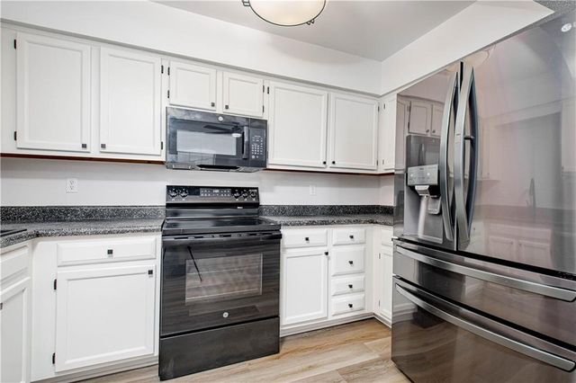 4612 NE Whispering Winds Drive C, Lee's Summit, MO 64064