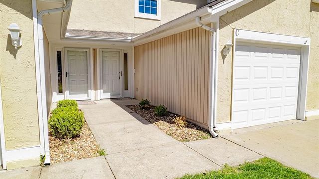 4612 NE Whispering Winds Drive C, Lee's Summit, MO 64064