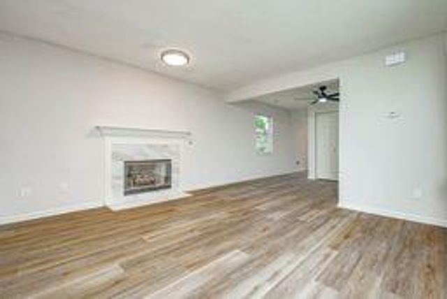 4612 NE Whispering Winds Drive C, Lee's Summit, MO 64064