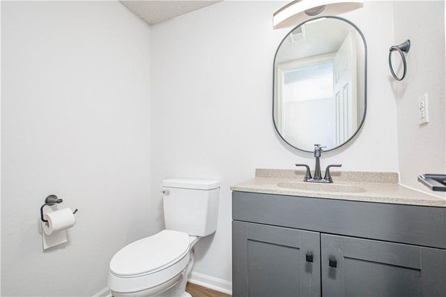 4612 NE Whispering Winds Drive C, Lee's Summit, MO 64064