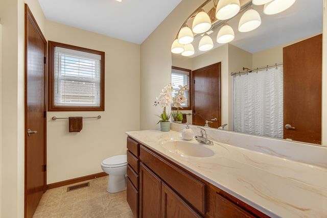 202 Allison Lane, La Porte, IN 46350