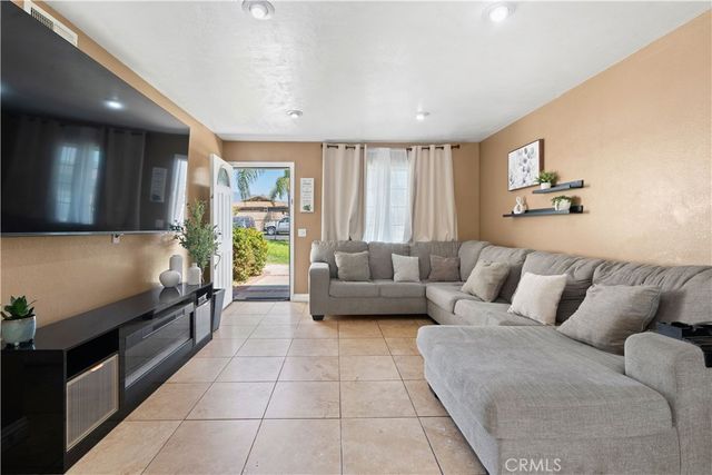 16289 Ramona, Fontana, CA 92336