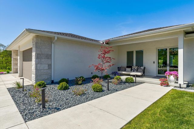 1129 S Wilder Place, West Des Moines, IA 50266