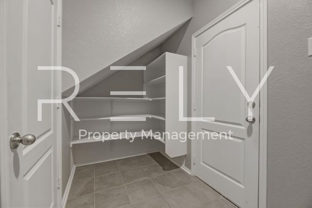 140 Katie Elder DR, Jarrell, TX 76537