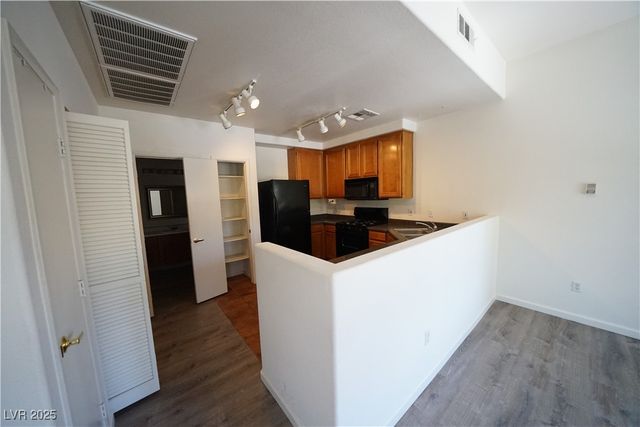 10245 South Maryland Parkway 204, Las Vegas, NV 89183