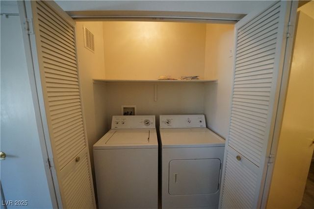 10245 South Maryland Parkway 204, Las Vegas, NV 89183