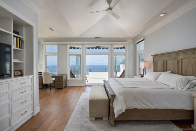 6911 Neptune Pl, La Jolla, CA 92037