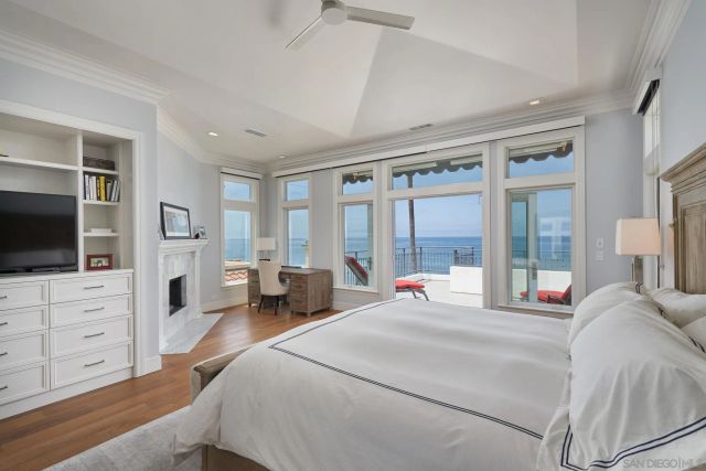 6911 Neptune Pl, La Jolla, CA 92037