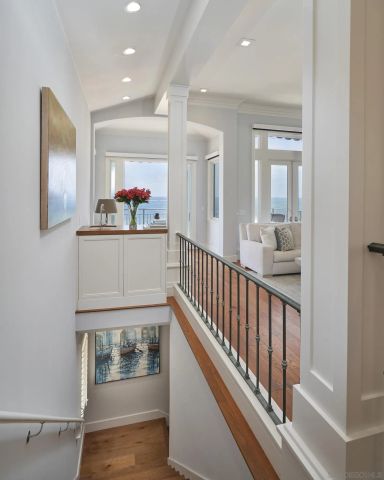 6911 Neptune Pl, La Jolla, CA 92037