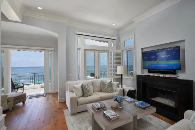 6911 Neptune Pl, La Jolla, CA 92037