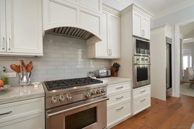 6911 Neptune Pl, La Jolla, CA 92037