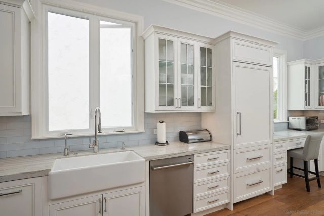 6911 Neptune Pl, La Jolla, CA 92037