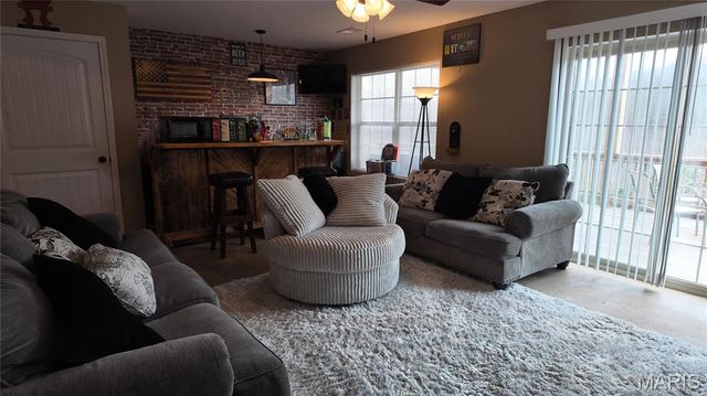 110 Sandstone Drive, St Robert, MO 65584