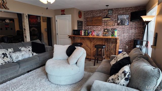 110 Sandstone Drive, St Robert, MO 65584