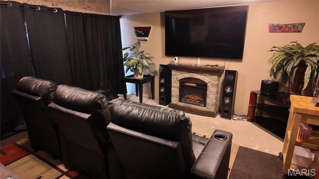 110 Sandstone Drive, St Robert, MO 65584