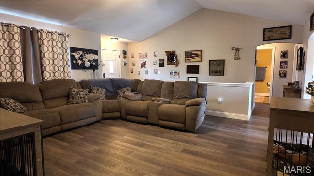 110 Sandstone Drive, St Robert, MO 65584