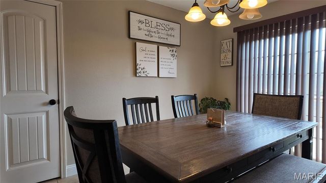 110 Sandstone Drive, St Robert, MO 65584