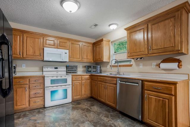 501 SW Creek Ridge Drive, Grain Valley, MO 64029