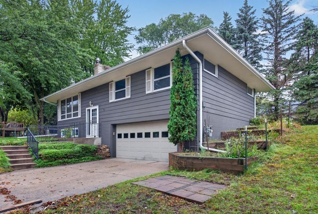 724 E 152nd Street, Burnsville, MN 55306