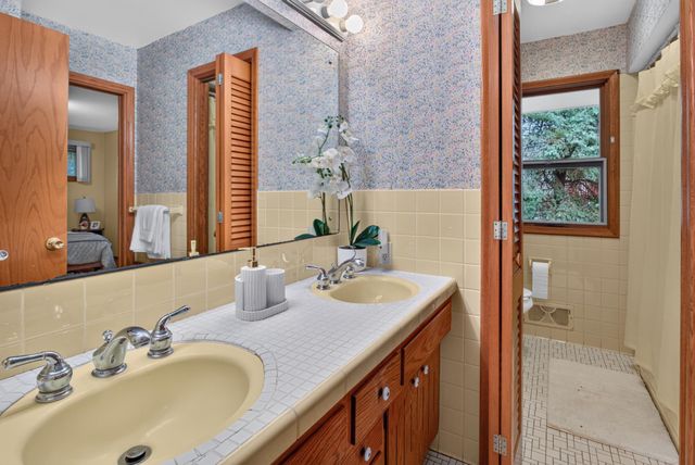 724 E 152nd Street, Burnsville, MN 55306