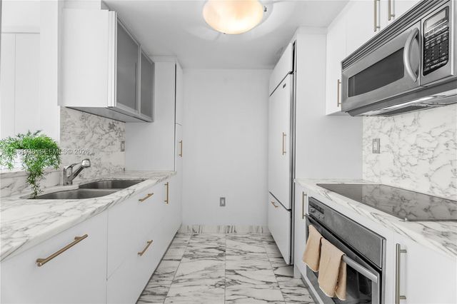 450 Alton Rd 3008, Miami Beach, FL 33139