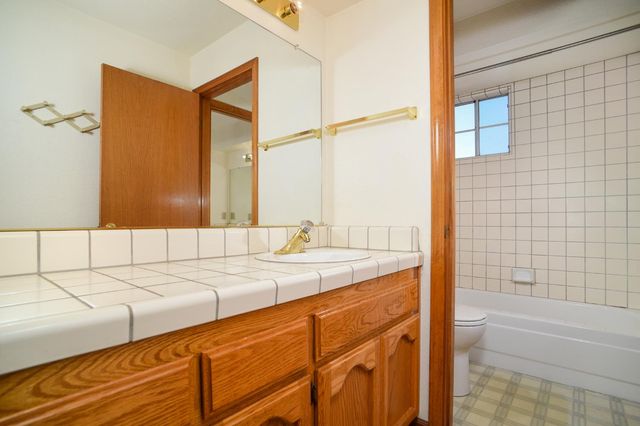 5624 Montclair Cir, Rocklin, CA 95677