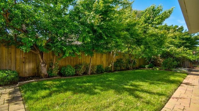 5624 Montclair Cir, Rocklin, CA 95677