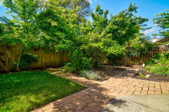 5624 Montclair Cir, Rocklin, CA 95677