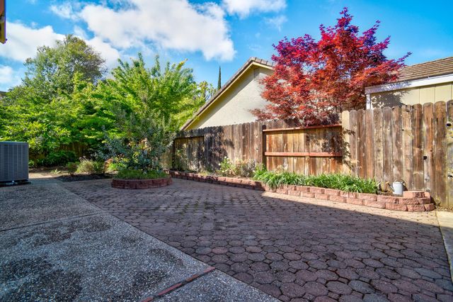 5624 Montclair Cir, Rocklin, CA 95677