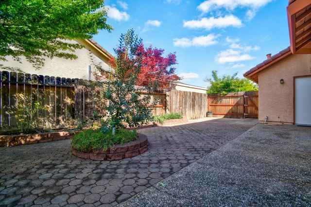 5624 Montclair Cir, Rocklin, CA 95677