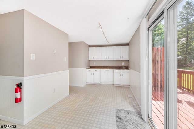 2 Liberty Ln, Franklin Boro, NJ 07416